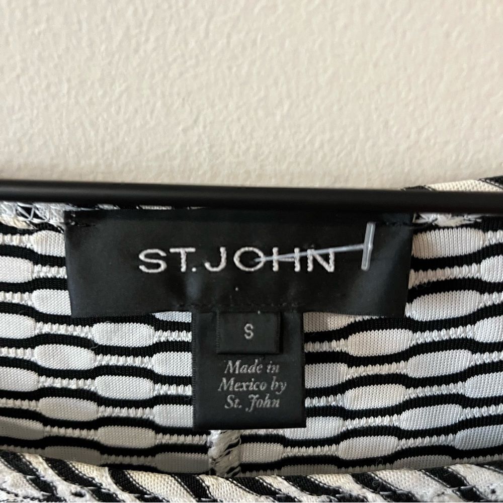 St. John Short Sleeve Top - Picture 9 of 13